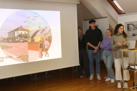 PREDSTAVITEV  ŠTUDENTOV ARHITEKTURE V KNJIŽNICI 04 FOTO LJUBO VUKELIČ